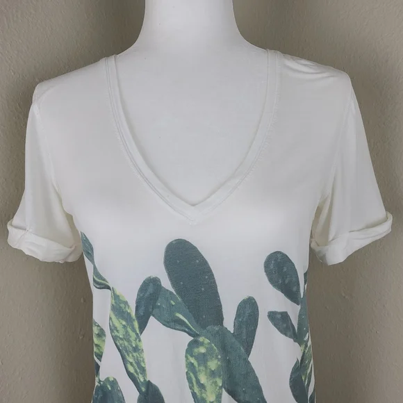 Lululemon high low t-shirt Size 4 white and green cactus short sleeve v-neckline - Picture 4 of 12